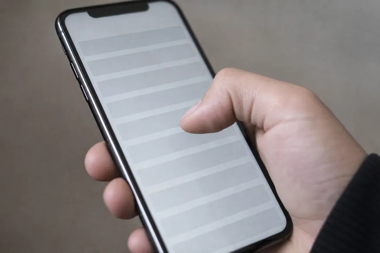 Pantalla de ajustes de un celular Android mostrando la lista de aplicaciones instaladas